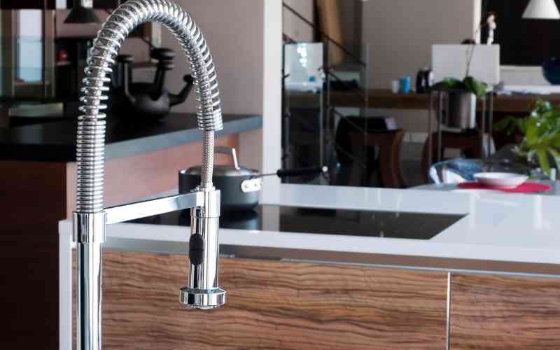 pull down kitchen faucet not retracting