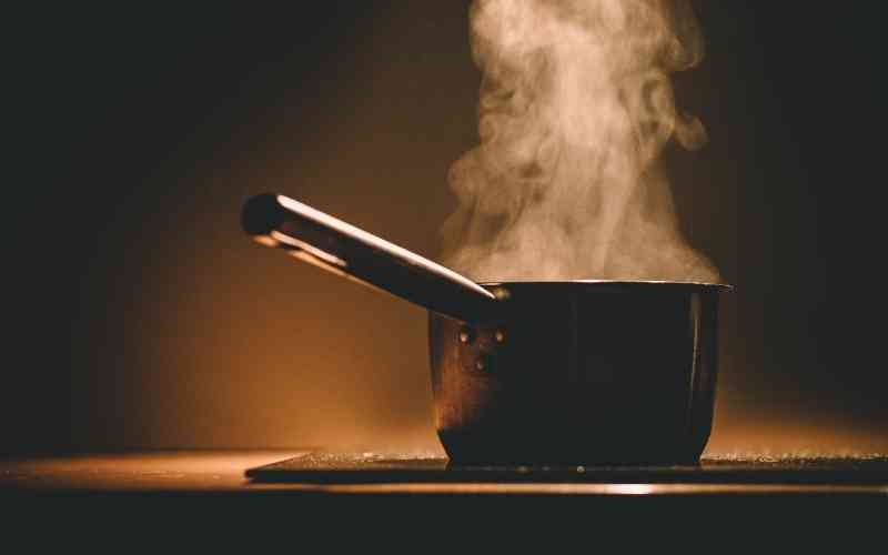 reheating food with a cooking pot 