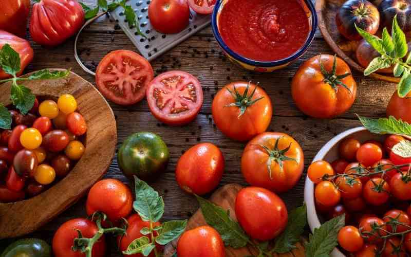what vegetables or fruits have similar qualities to tomatoes